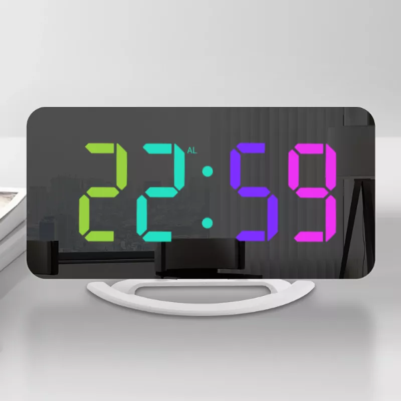 Reloj digital que cambia de color