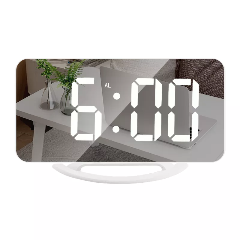 Espejo LED Puerto de entrada y salida LED Reloj despertador de mesa