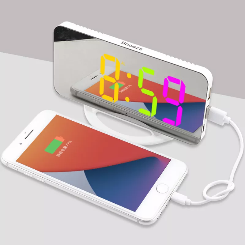 Reloj con espejo RGB con carga USB
